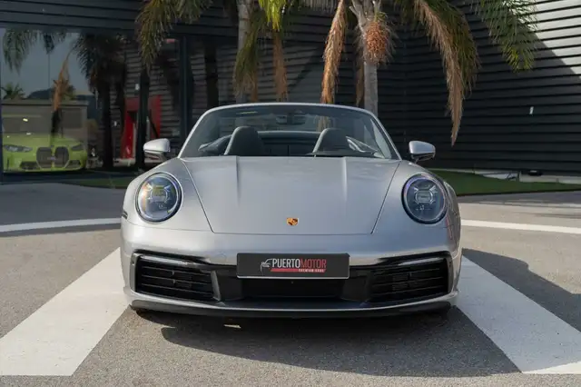 Porsche 911 view 3