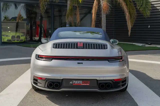 Porsche 911 view 9