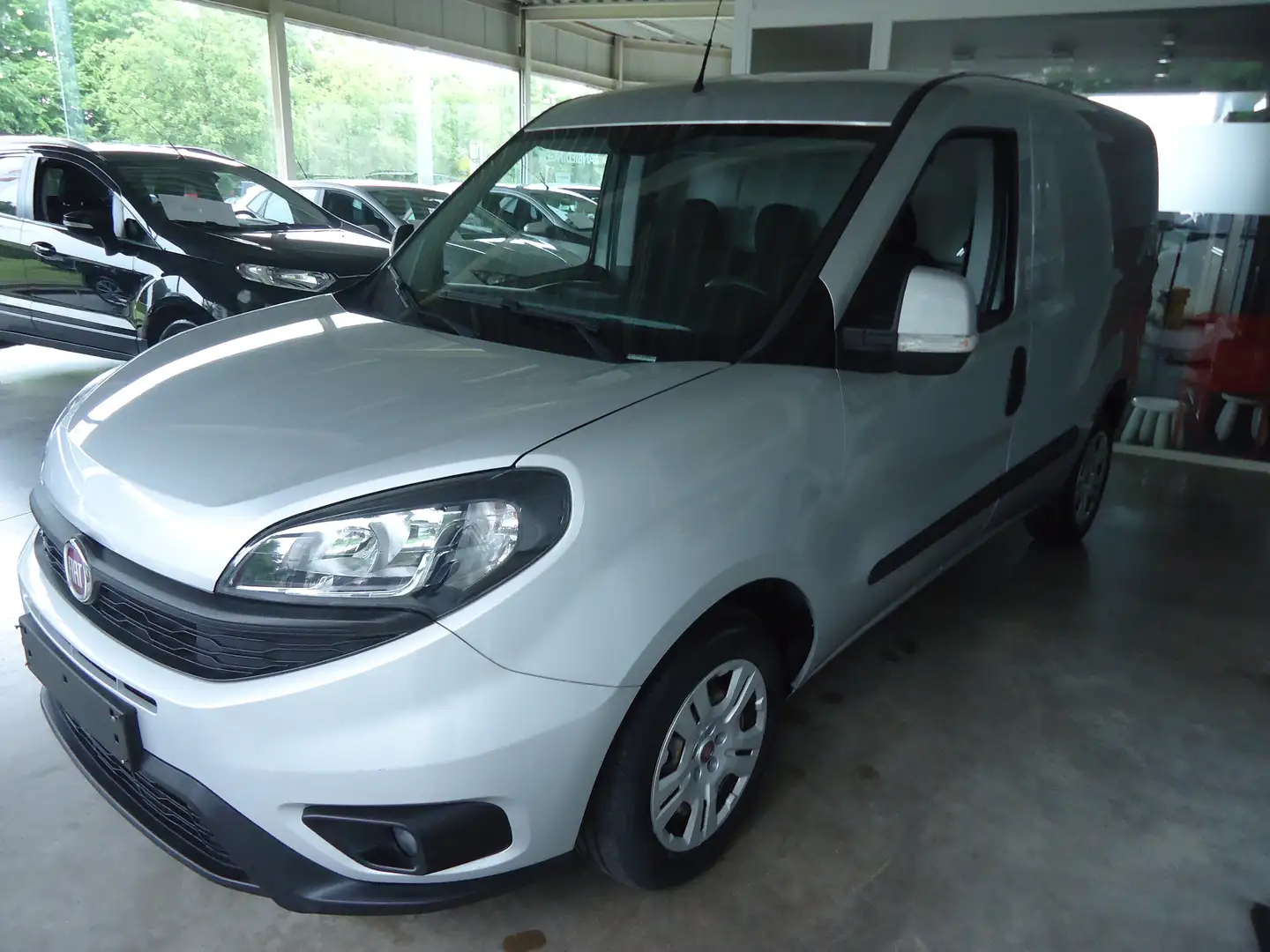 Fiat DOBLO Silber - 2