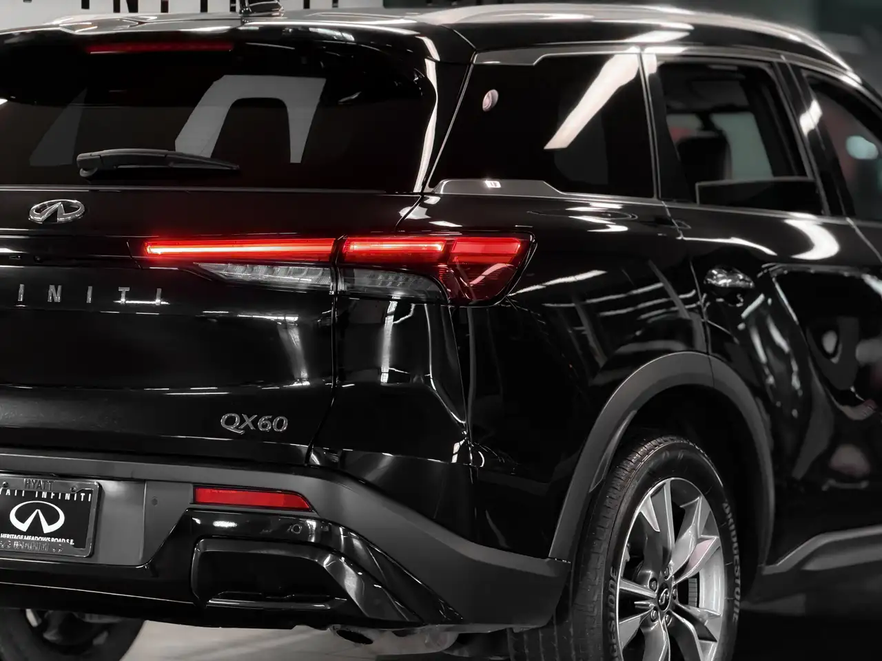 Infiniti QX60 снимка Infiniti QX60