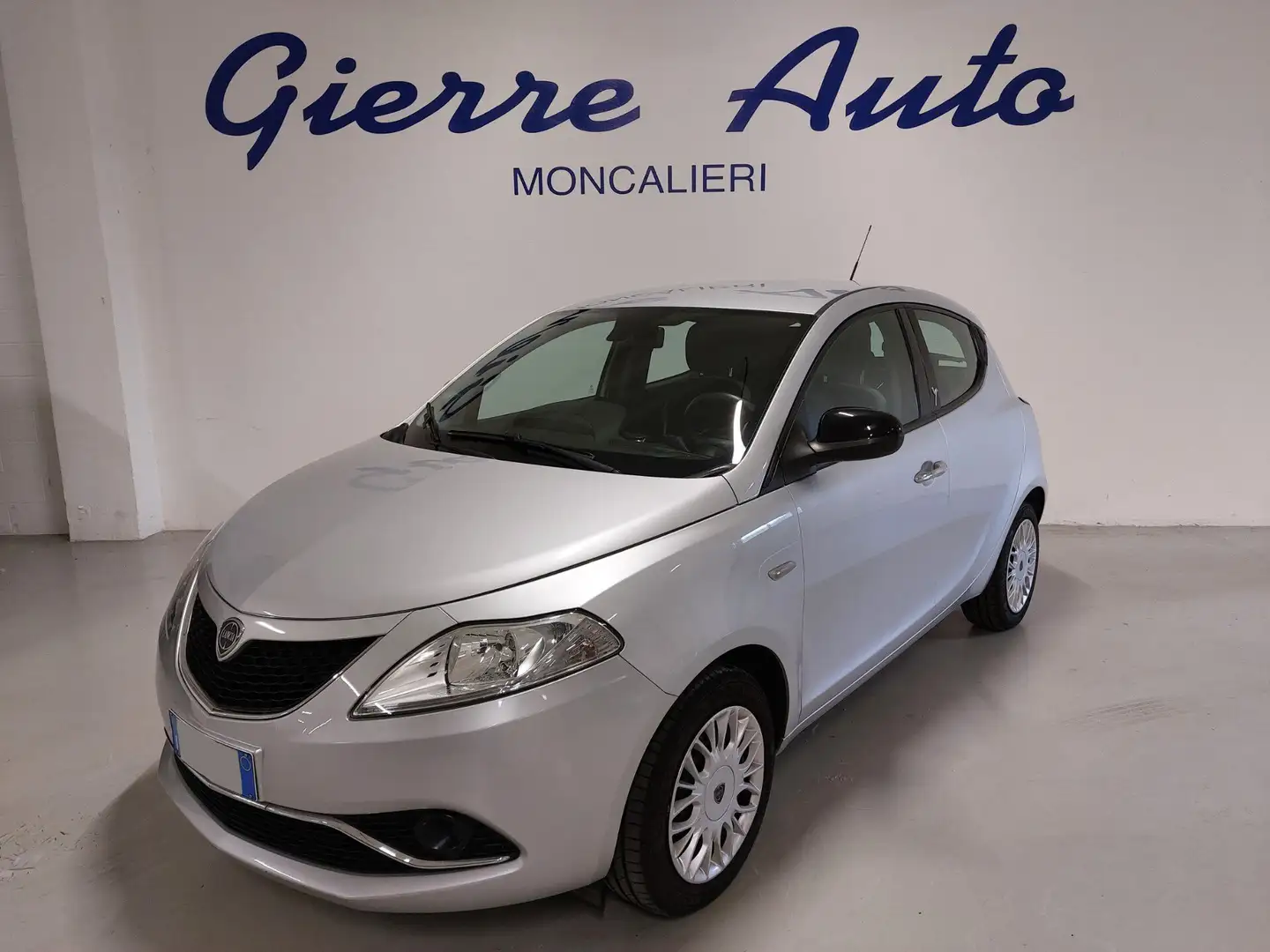 Lancia Ypsilon Ypsilon 1.2 69 CV 5 porte Gold Argento - 1