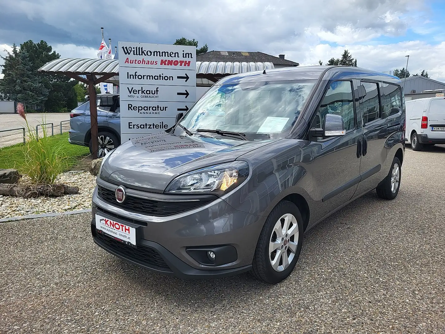 Fiat Doblo SX 1,6 MultiJet Start&Stop 105 ECO XL Grau - 1