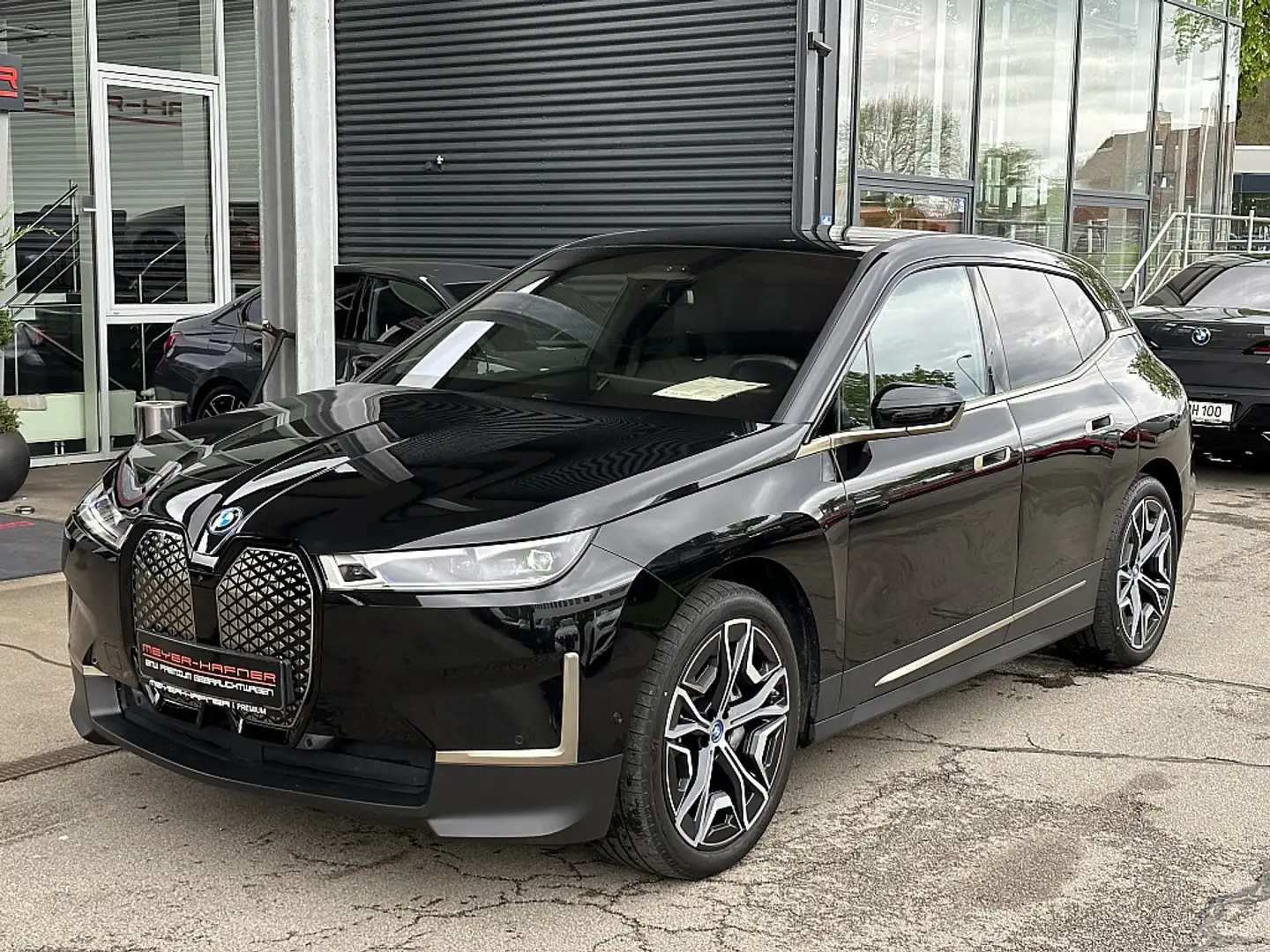 BMW iX xDrive40 Schwarz - 1