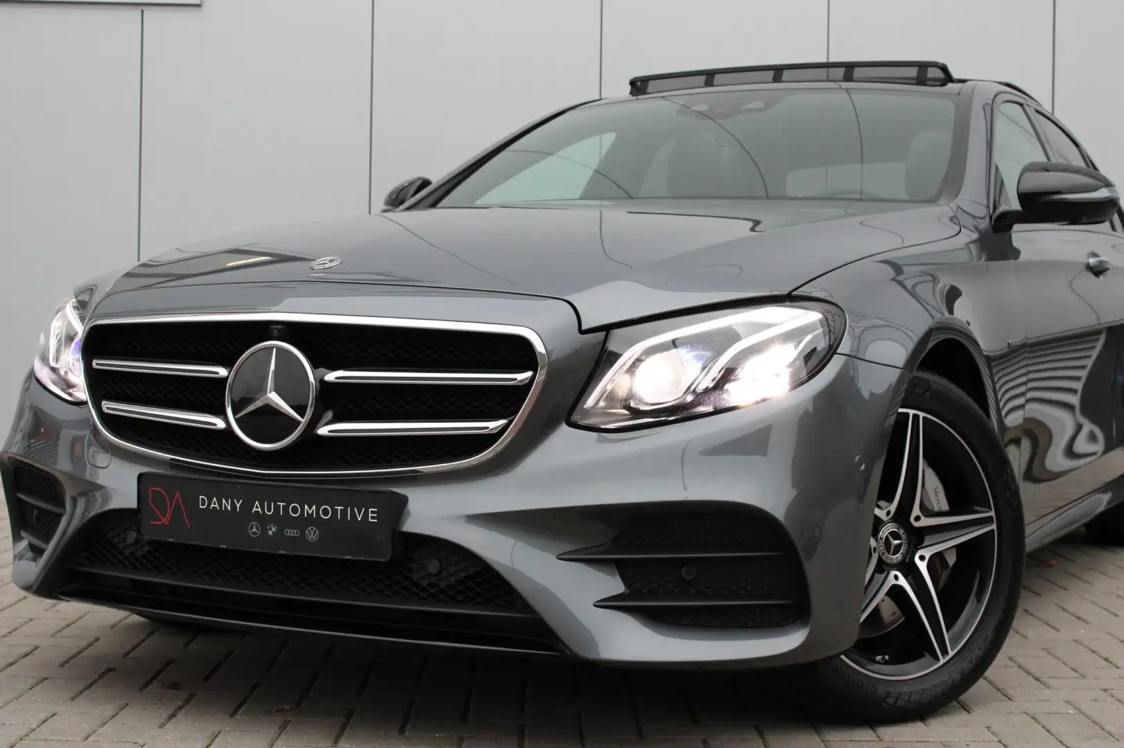Mercedes-Benz E 300 e AMG Line PANO I 360 CAM I KEYLESS I CARPLAY I AD Gris - 2