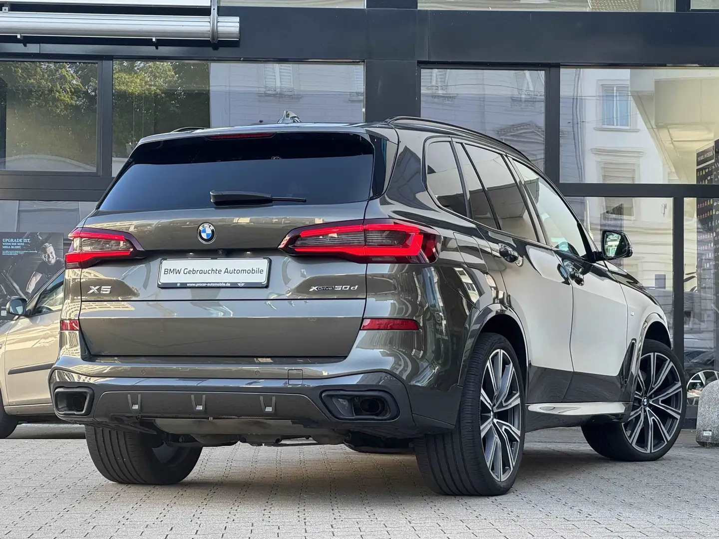 BMW X5 xDrive30d M Sport Laser DA Prof PA+ Pano AHK Grijs - 2