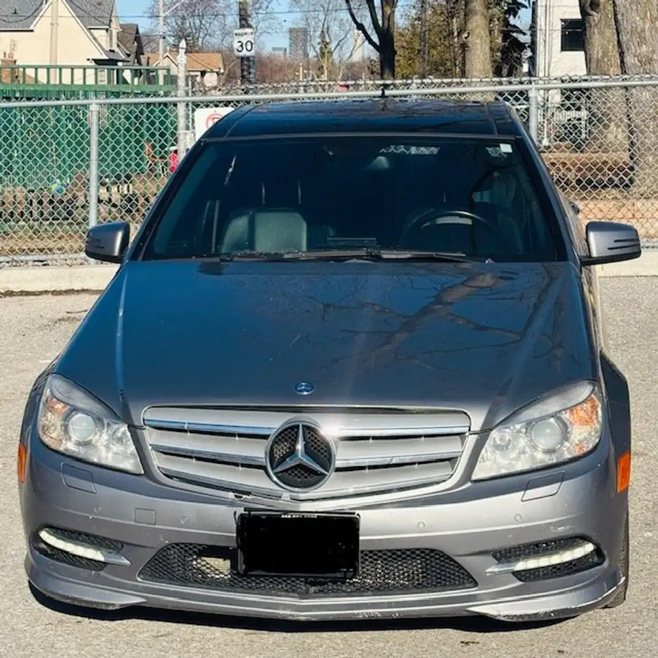 Mercedes-Benz C-Class снимка Mercedes-Benz C-Class