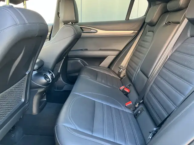 Alfa Romeo Stelvio view 11