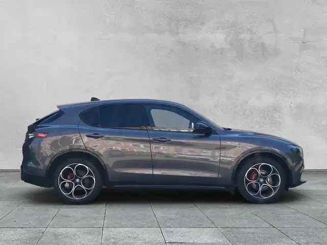 Alfa Romeo Stelvio view 6
