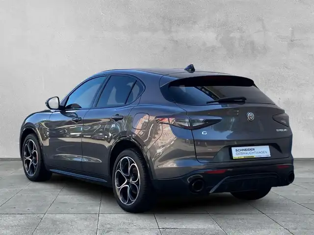 Alfa Romeo Stelvio view 3