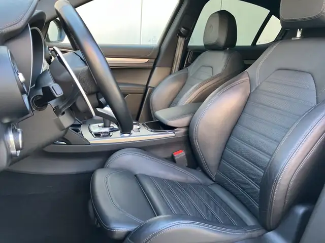 Alfa Romeo Stelvio view 9