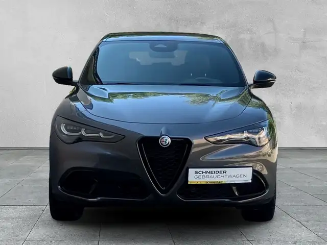 Alfa Romeo Stelvio view 8