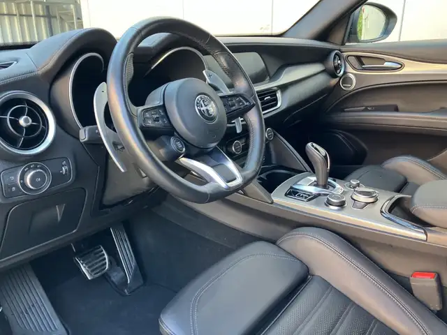 Alfa Romeo Stelvio view 10