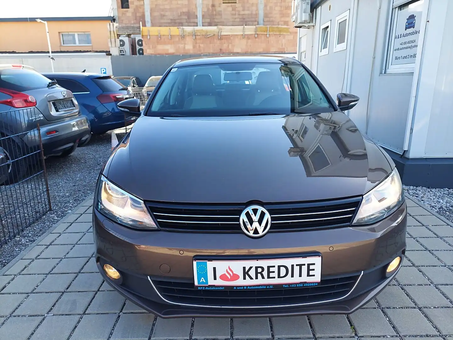Volkswagen Jetta Highline 1,6 TDI BMT DPF sofort Kredit Braun - 2