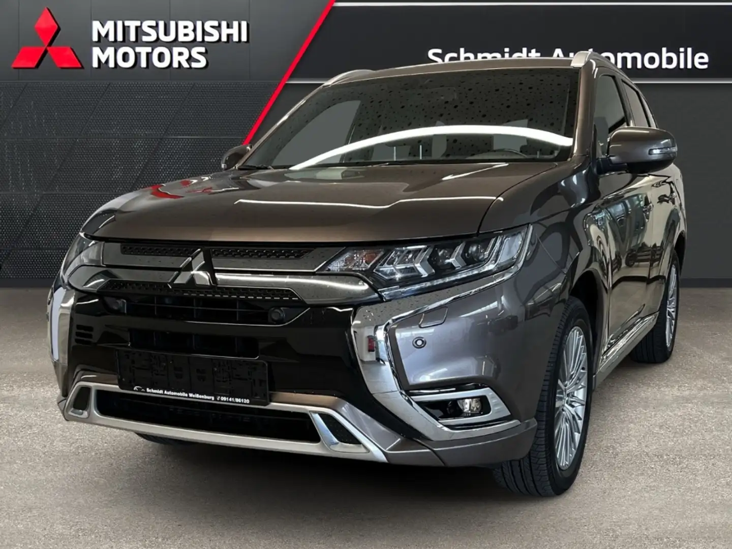 Mitsubishi Outlander 2.4 Plug-in-Hybrid PLUS Spirit Paket Brązowy - 1