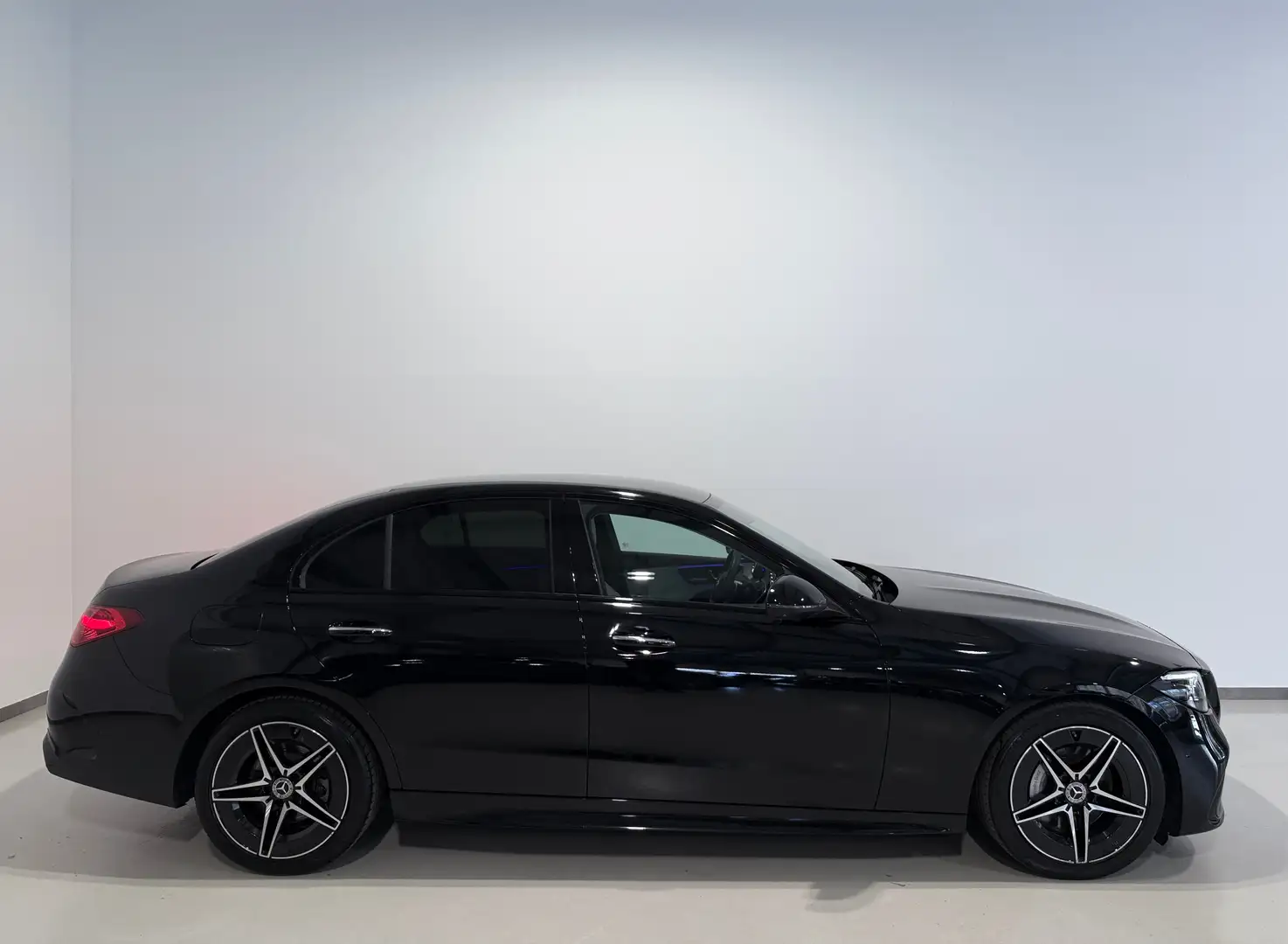 Mercedes-Benz C 220 D Aut/AMG-Sport/HEAD-UP/Burmester/360*Grad/ACC Schwarz - 2