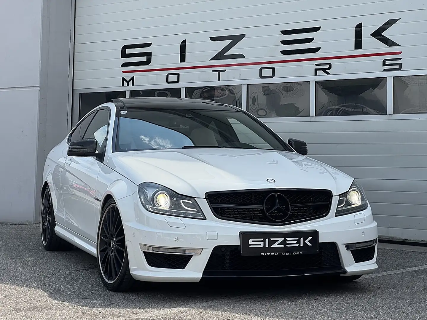Mercedes-Benz C 63 AMG Coupe 6,3 V8 Aut.|DESIGNO|PANO|COMAND|MEMORY| Weiß - 2