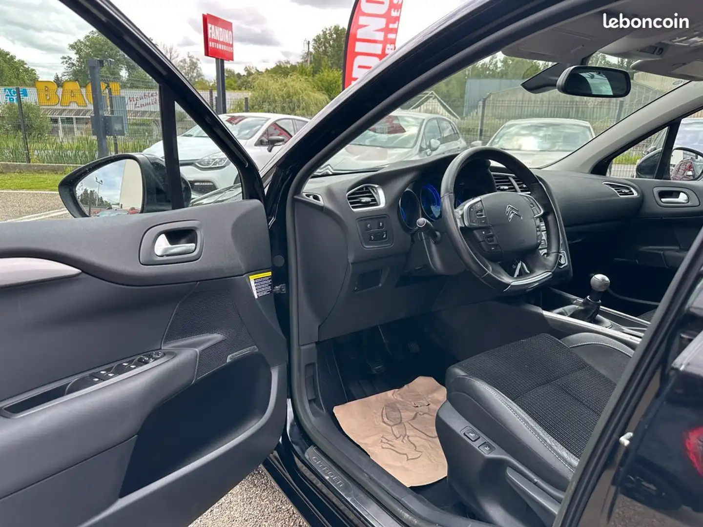 Citroen C4 1.6 Hdi 92Ch Exclusive Schwarz - 2
