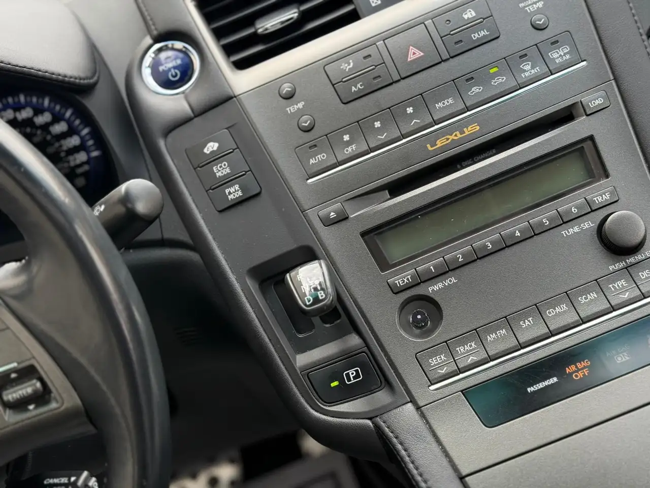 Lexus HS снимка Lexus HS