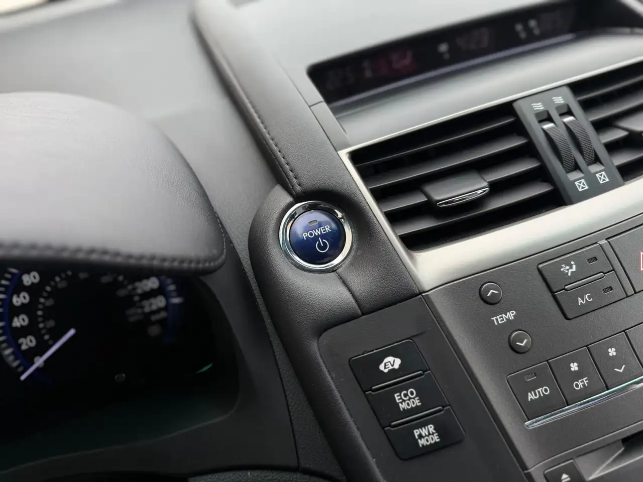 Lexus HS снимка Lexus HS