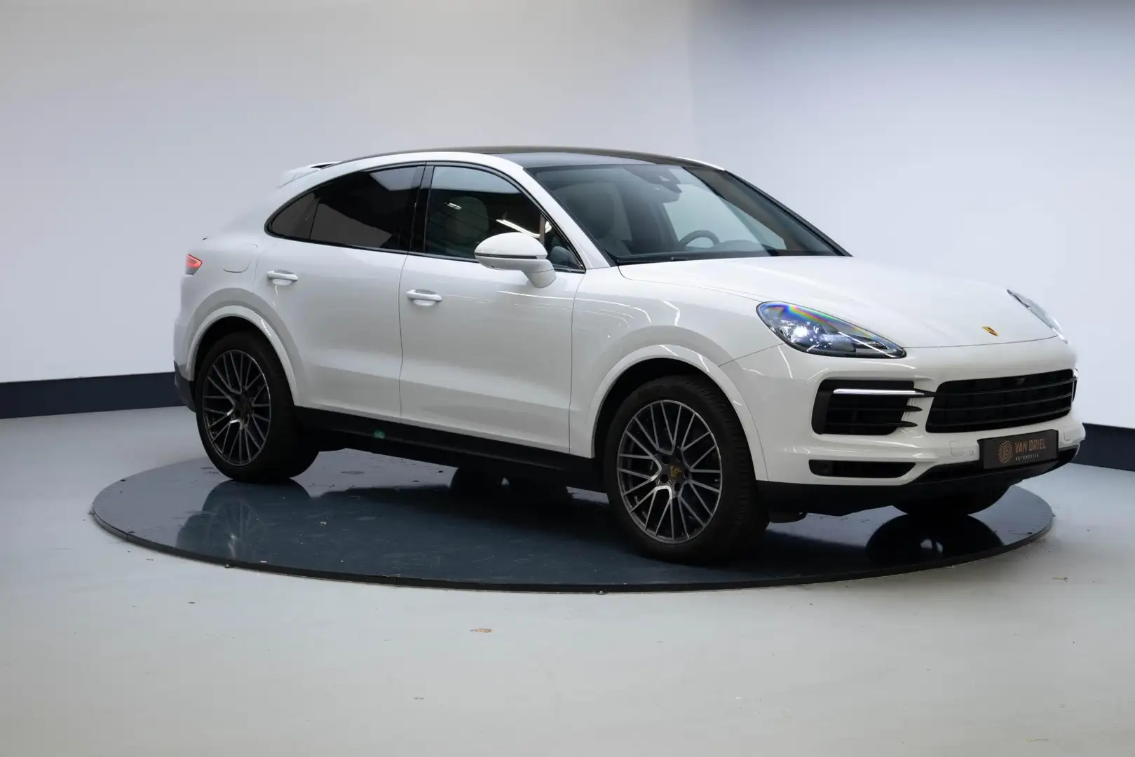Porsche Cayenne Coupé 3.0 E-Hybrid | 21 inch | 360 Camera | Panora Wit - 1