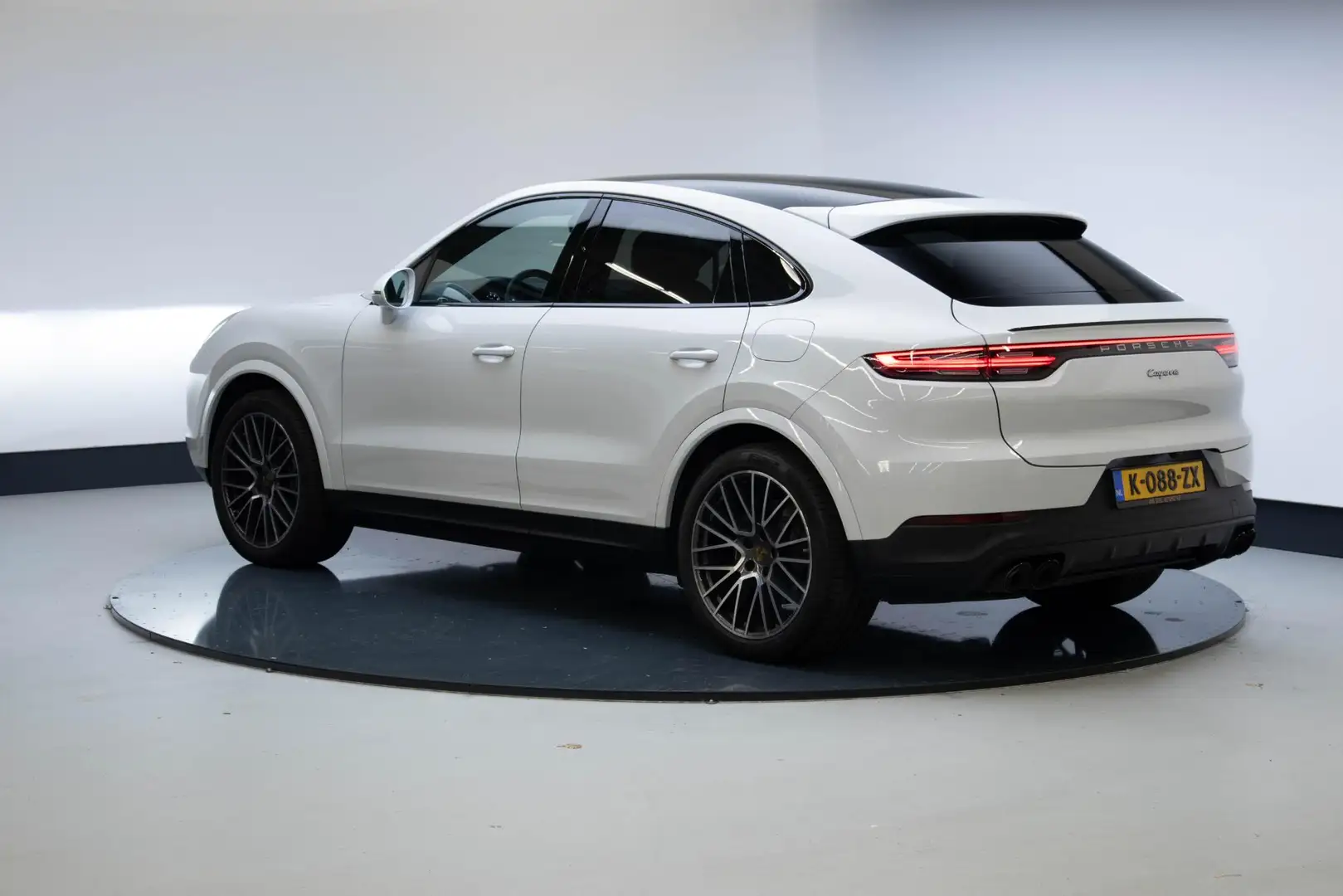 Porsche Cayenne Coupé 3.0 E-Hybrid | 21 inch | 360 Camera | Panora Wit - 2