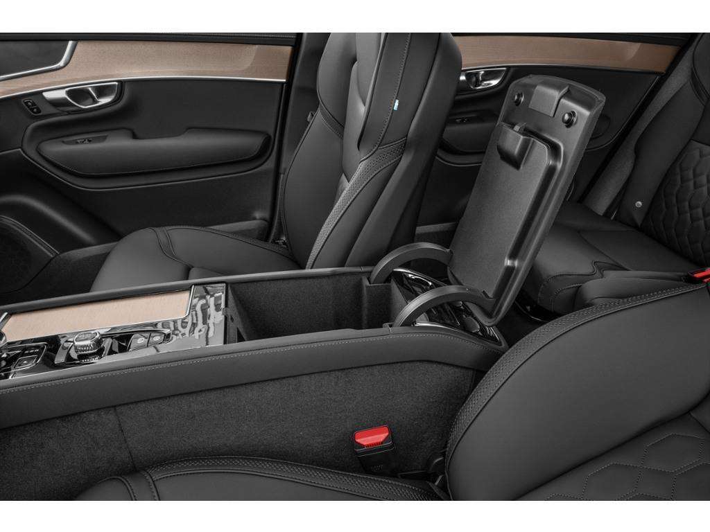 2026 Volvo XC90 B6 Plus Dark Theme thumb 10