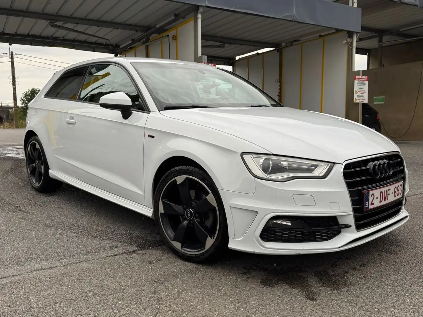 Audi A3 A3 1.6 TDi Ambition S line Wit - 2