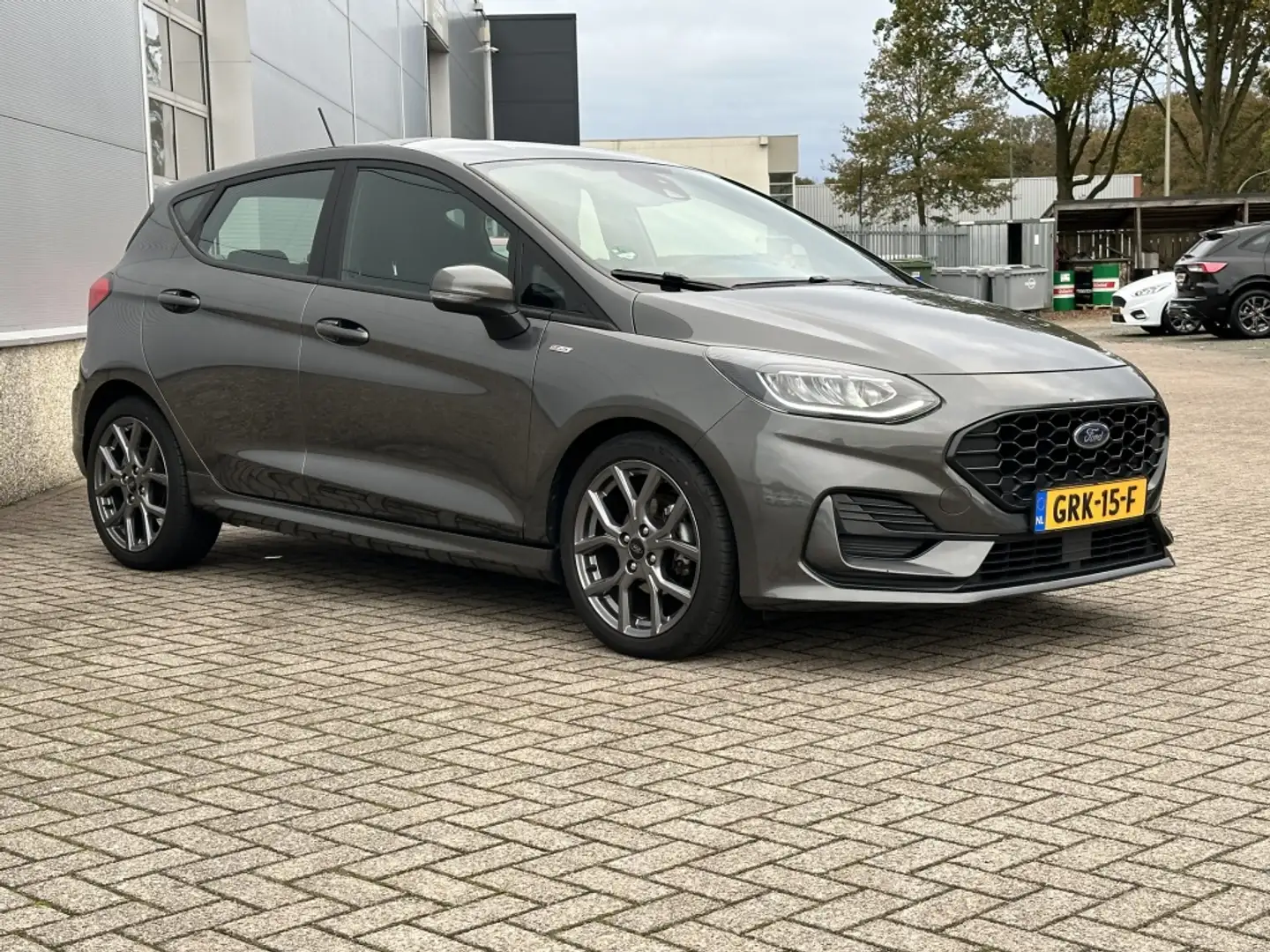 Ford Fiesta Fiesta 125pk Hybide Automaat/Winterpack/Adaptive C Grijs - 2