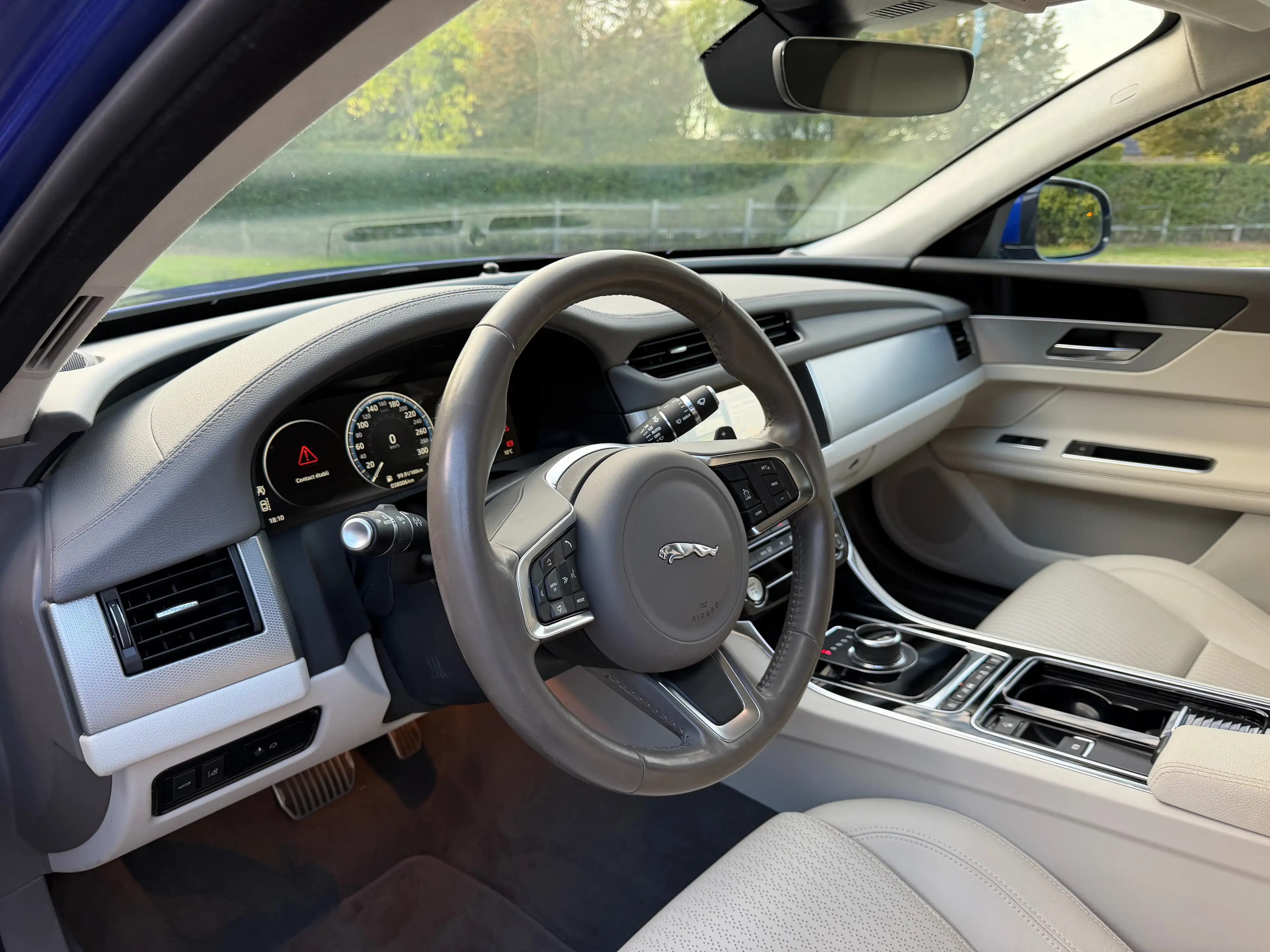 Jaguar XF 2.0 D Business Edition Prestige — photo 14