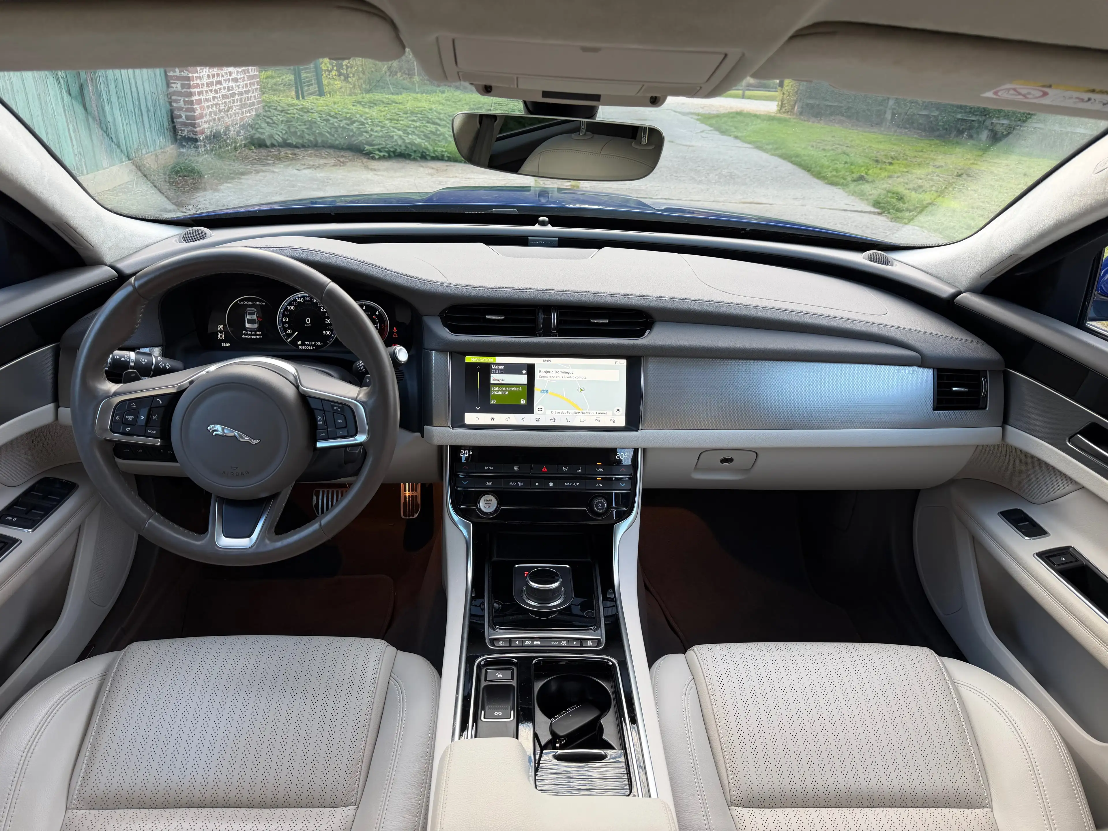 Jaguar XF 2.0 D Business Edition Prestige — photo 13