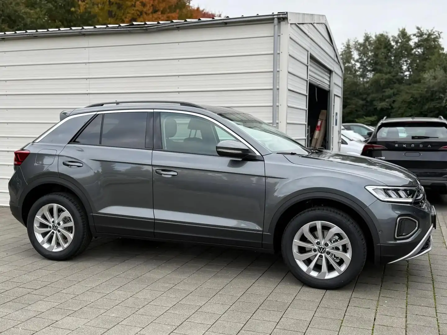 Volkswagen T-Roc Life 1.5 TSI DSG*AHK*Android Auto*R2D*SHZ Grau - 2