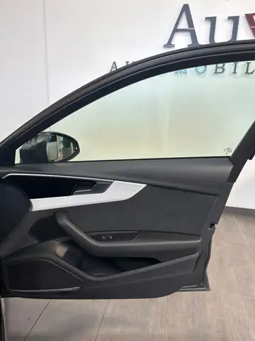 Audi A4 view 9