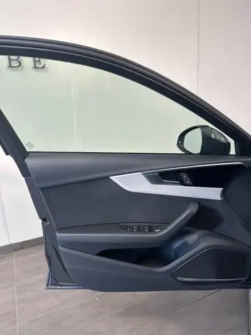 Audi A4 view 8