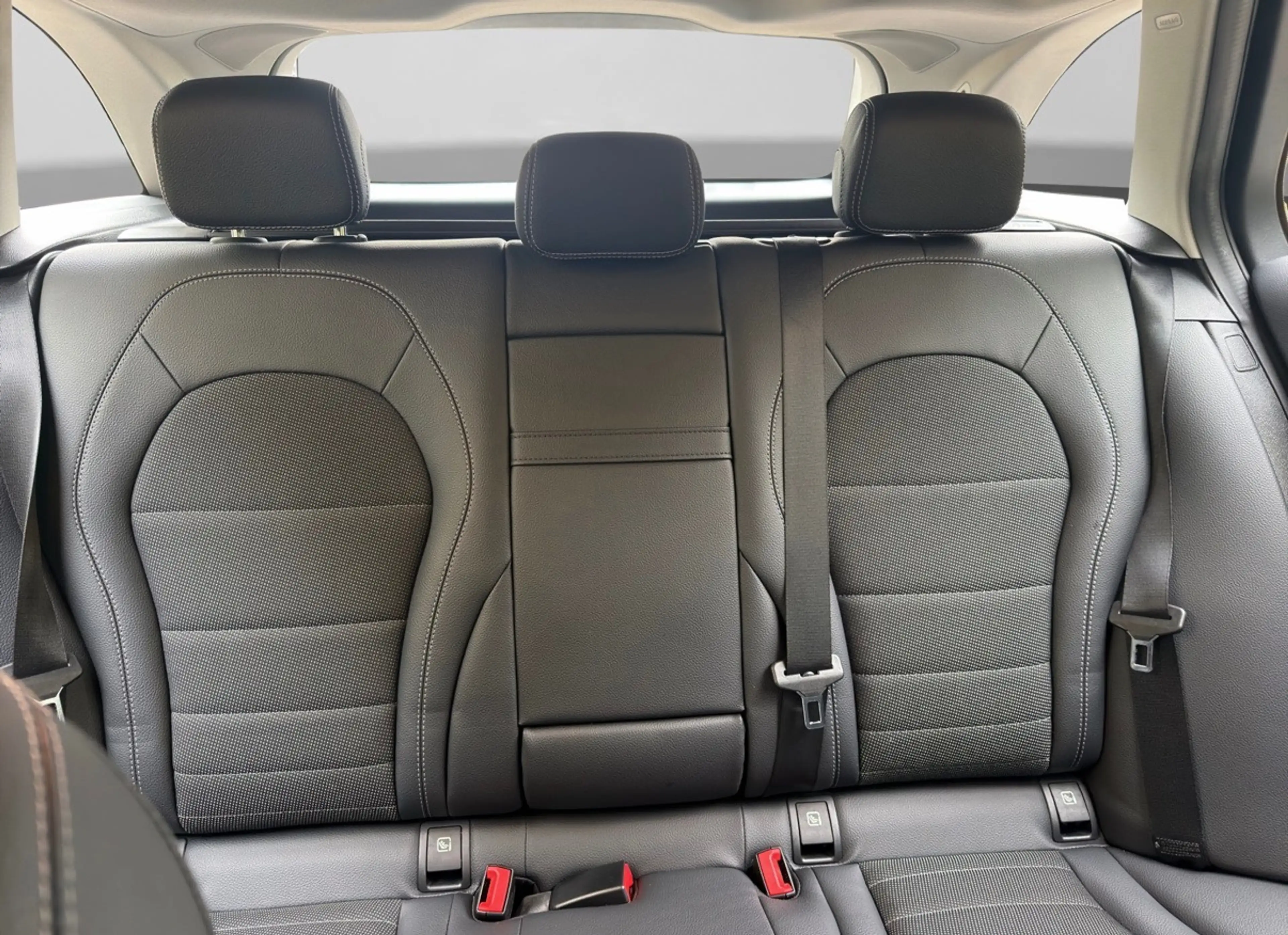 Mercedes-Benz C 220 C 220 d AMG schwenk. AHK Rückkamera Navi — photo 11