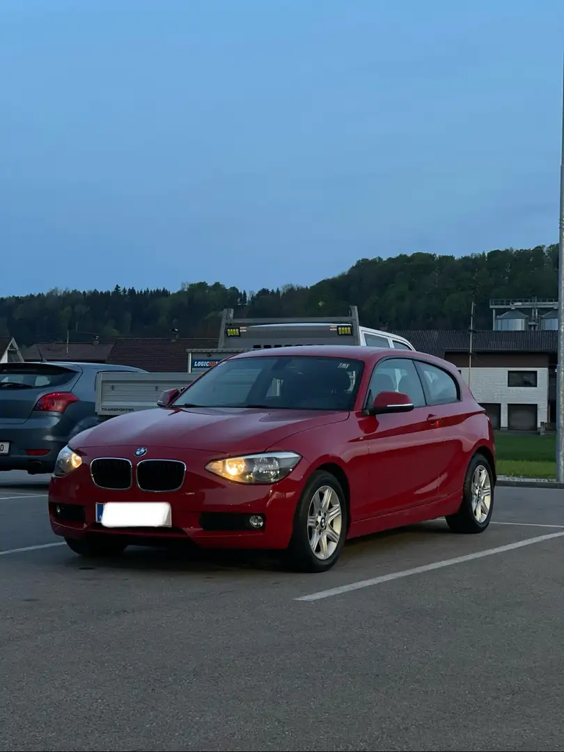 BMW 114 114i Österreich-Paket crvena - 1