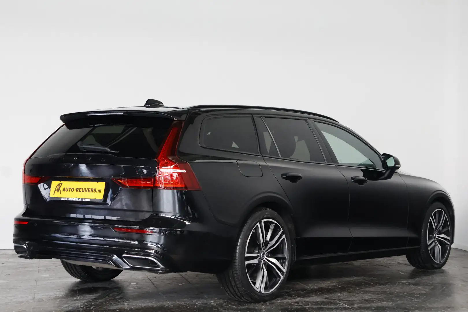 Volvo V60 2.0 T6 Recharge AWD R-Design / Leder / HarmanKardo Zwart - 2