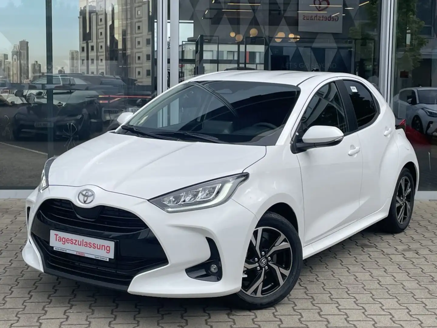 Toyota Yaris Hybrid 116 1.5 VVT-i Teamplayer Weiß - 2