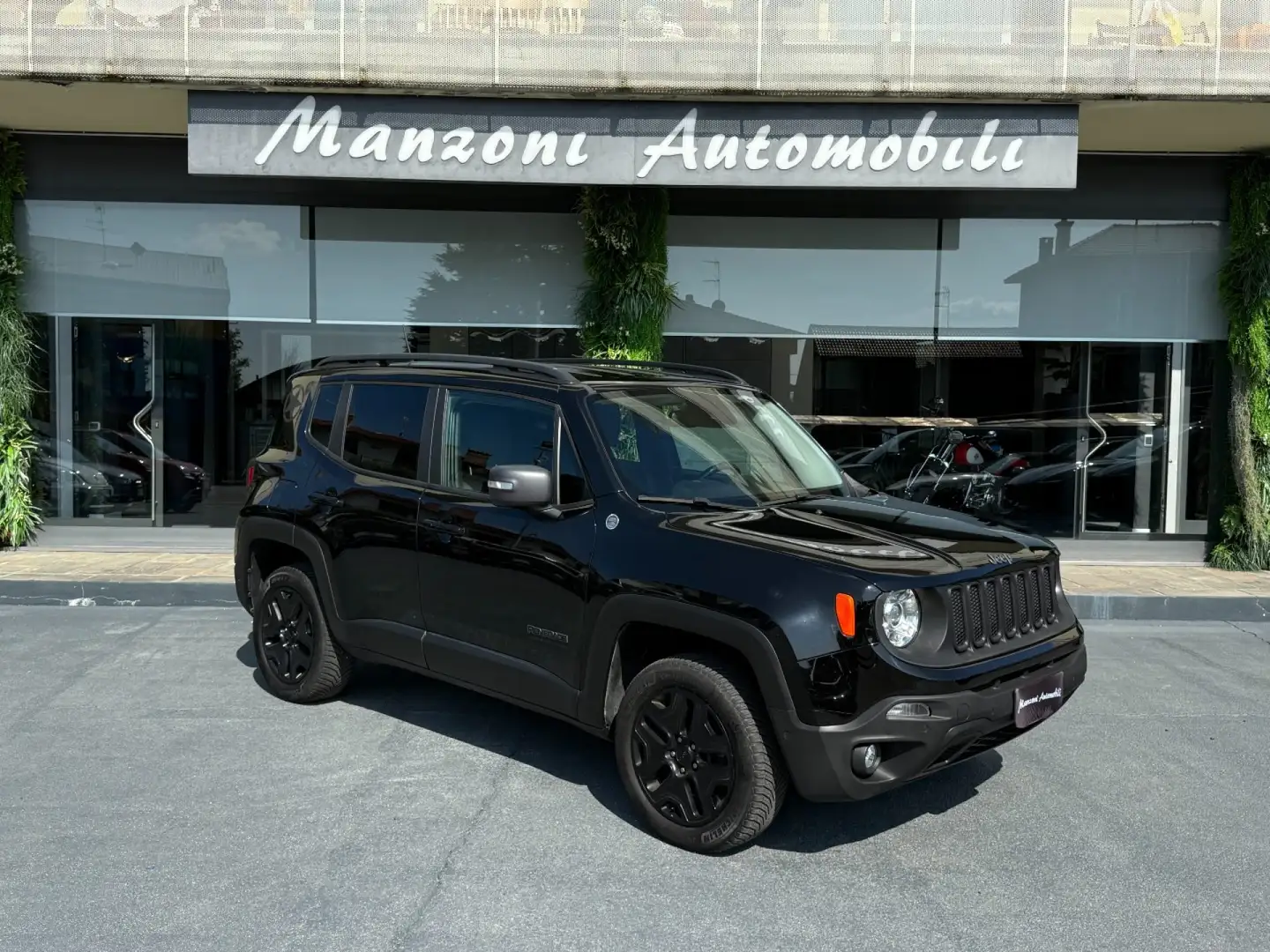 Jeep Renegade 2.0 Mjt 170CV 4WD Active Drive Low Deserthawk Noir - 1