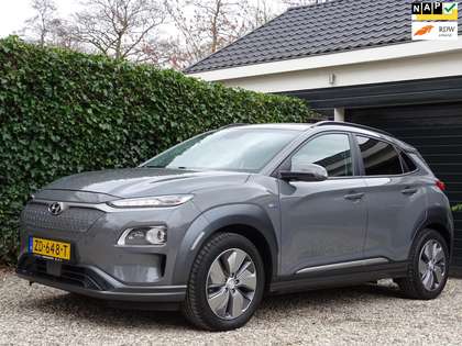 Hyundai KONA EV Premium 64 kWh | Full options | €2000,- subsidi