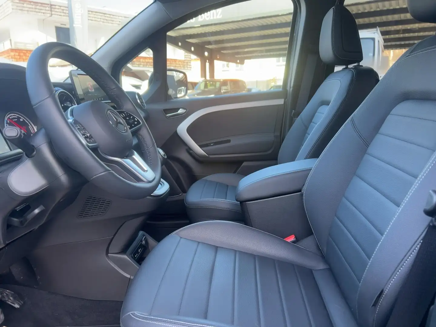 Mercedes-Benz EQT 200 Standard *LED*PTS*Klima*DAB*Navi*AHK*Shz* Grau - 2