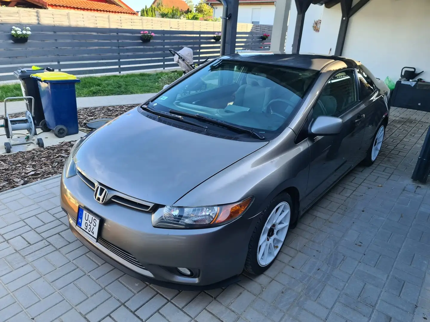 Honda Civic 1.8 Coupe Benzin+LPG Grau - 1