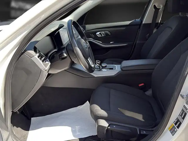 BMW 3 Series view 14