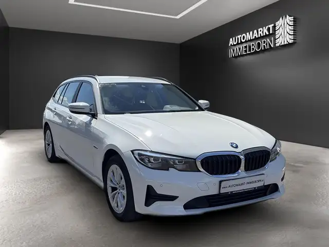 BMW 3 Series view 2