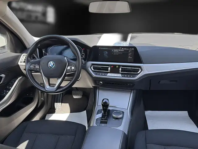 BMW 3 Series view 15