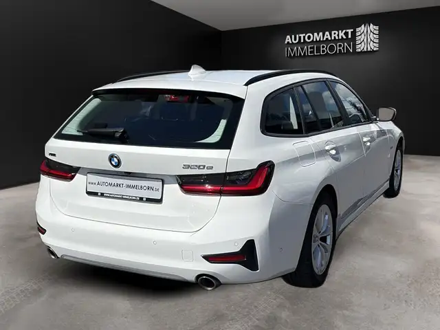 BMW 3 Series view 11