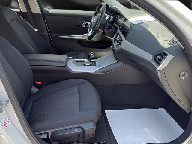 BMW 3 Series view 13