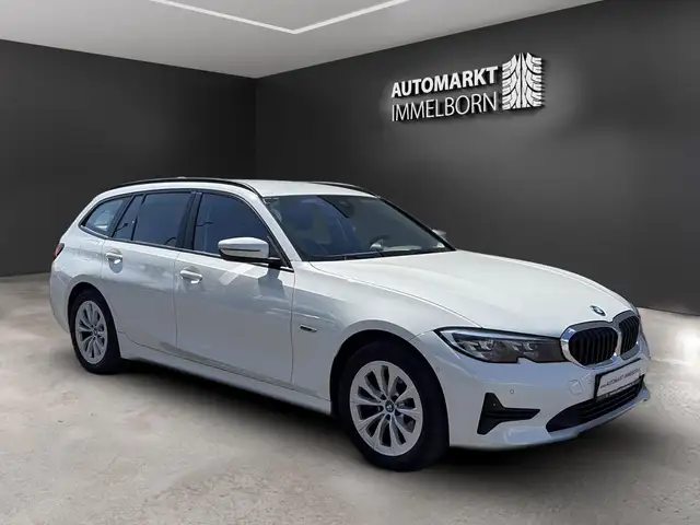 Bmw 320 e xDrive Advantage AHK*Kamera*LED*LiveCP*DAB