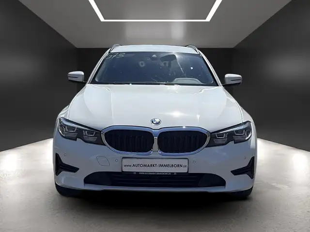 BMW 3 Series view 8