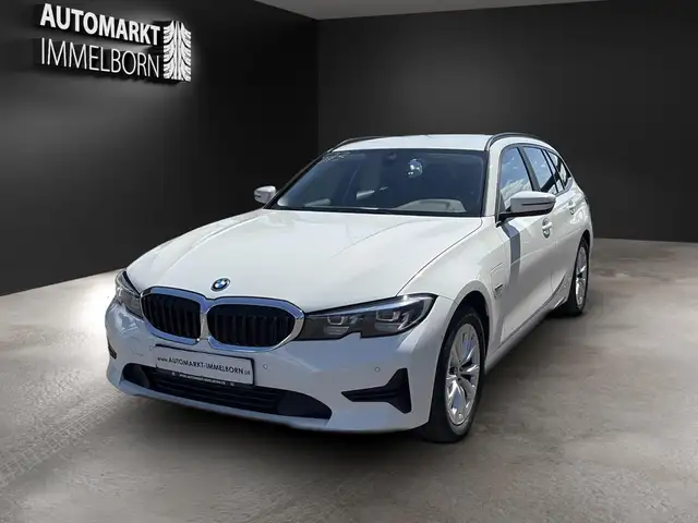 BMW 3 Series view 3