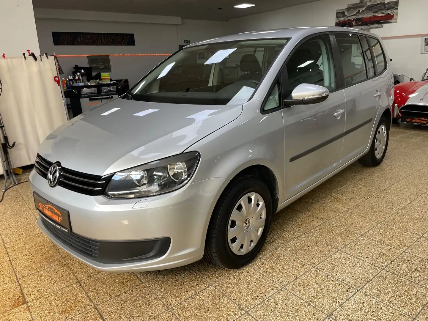 Volkswagen Touran Trendline 1.Hand Aut. Zilver - 2